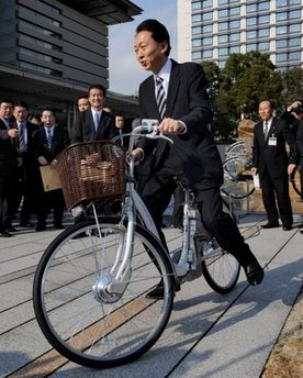 鸠山迎来执政后第一个生日 感叹执政艰难