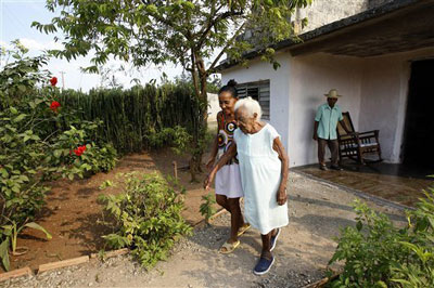 古巴125岁老妇庆生 或成新一任“世界最长寿老人”