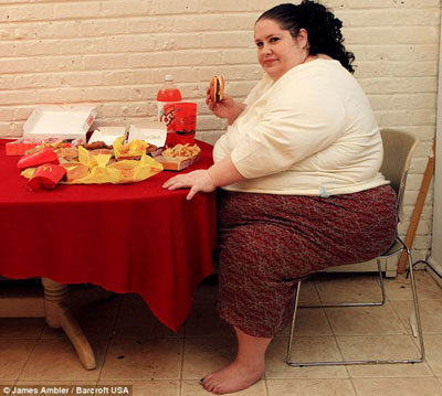 “最胖妈”欲两年内成“最胖女” 每天胡吃海塞增肥