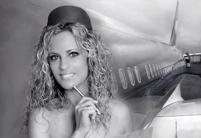 西班牙空姐集体拍裸体日历 抗议公司欠薪