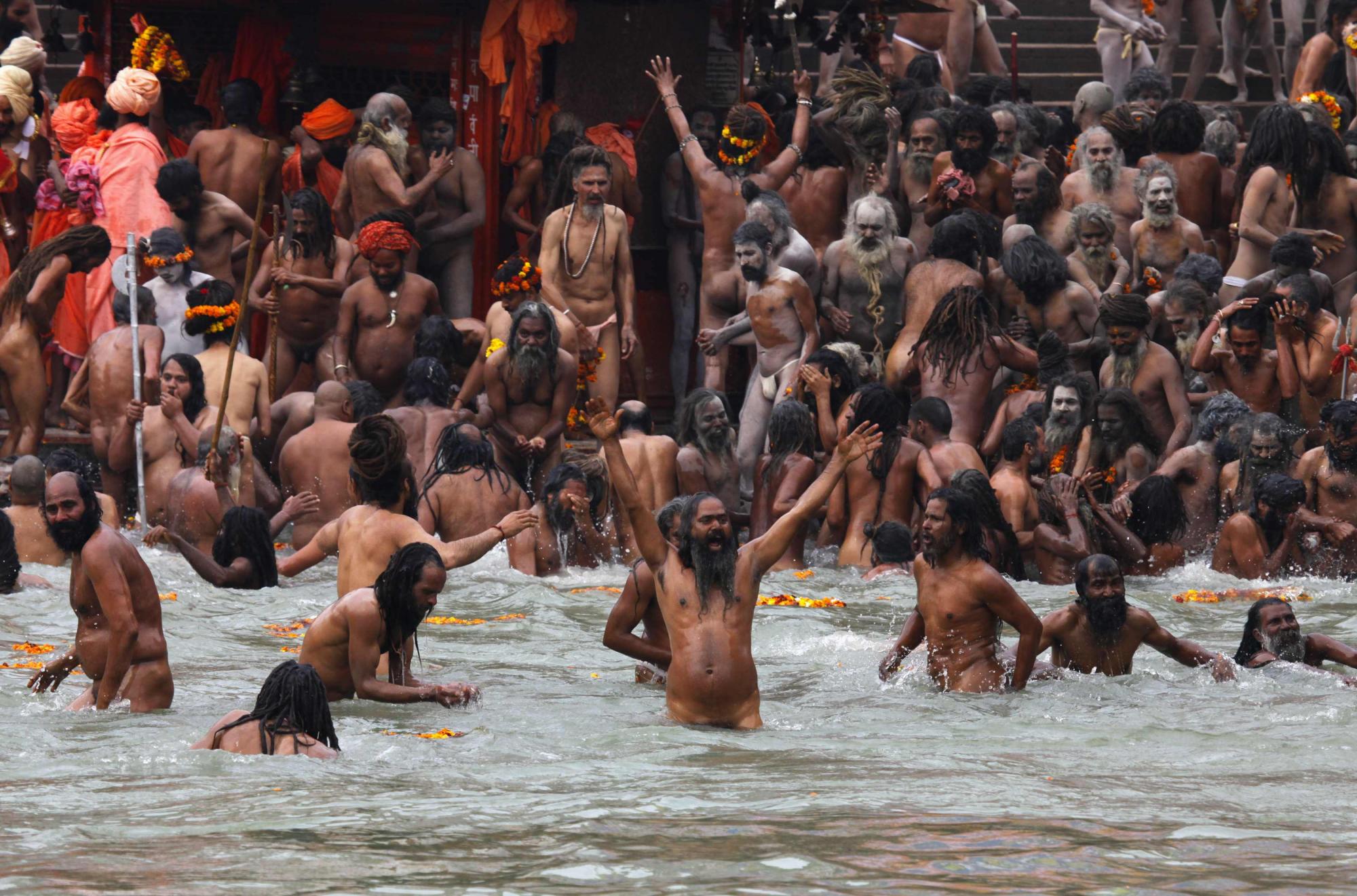 印度“大壶节”14日结束 创千万人共浴奇观多人被踩死