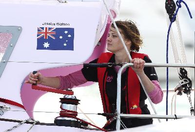 澳少女孤帆环游世界凯旋 总理、州长和上万粉丝迎接