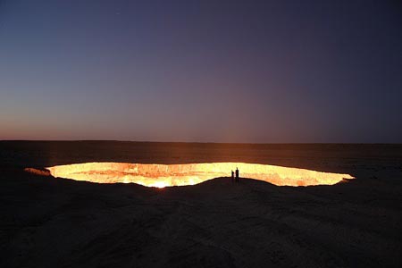 盘点世界怪异洞穴：“地狱之门”昼夜燃烧