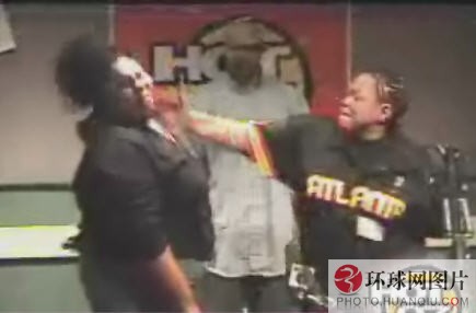 盘点全球因“钱”引发的疯狂事(组图)