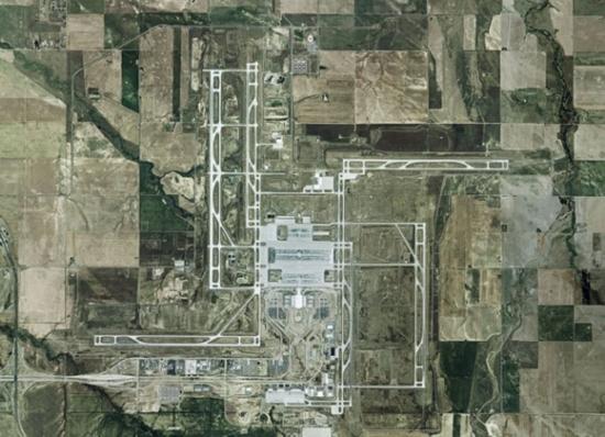 12座最独特机场：曼谷机场跑道间建高尔夫球场
