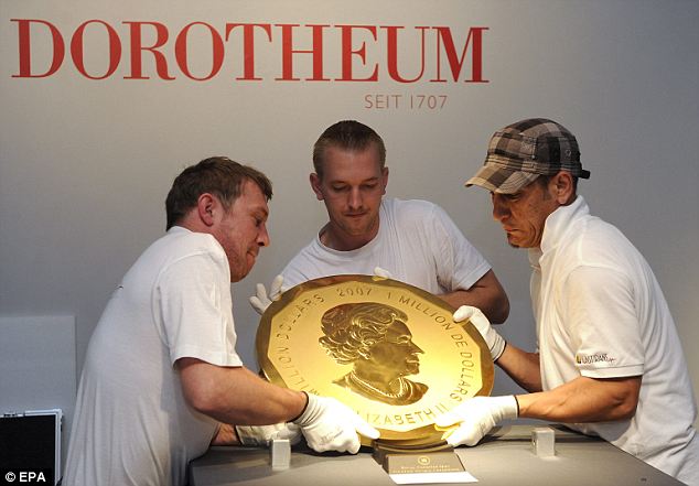 世界最大金币被高价拍卖 重100公斤(高清组图)