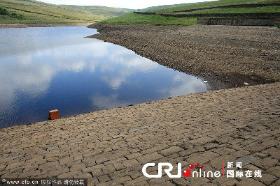 英格兰遭遇近百年来最严重旱情 水库干枯