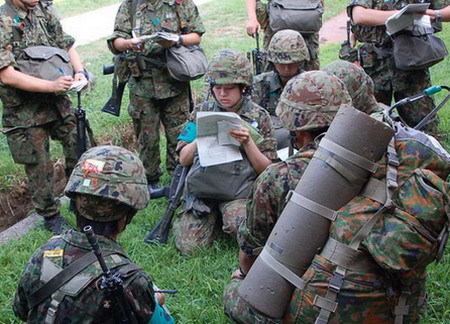世界各国女兵如何度过“地狱训练”