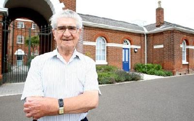房价高入住限制多 英国豪华“鬼镇”3年只有1居民