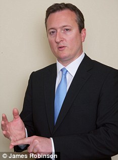 英报盘点卡梅伦7名“替身” 扮首相日赚500英镑