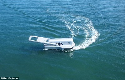 日本艺术家建造“拉链船” 体验“拉开”大海感觉