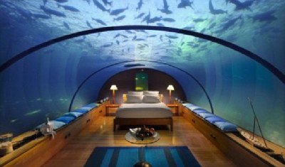 梦幻水下客房现身马尔代夫 蜜月情侣可“与鱼儿同眠”