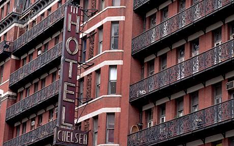 纽约切尔西酒店贴出售广告牌 地标性建筑或易