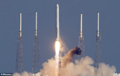 美国首个商用太空飞船试飞成功