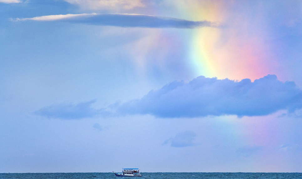 不是拱形也迷人！泰国普吉岛惊现奇妙彩虹“片段”