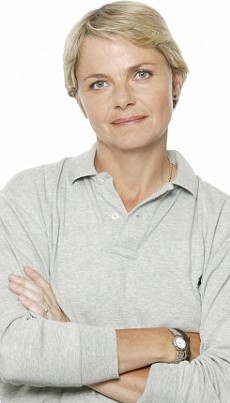 英国火爆“主播姐”制止乱丢垃圾 蹿红网络被赞心灵最美