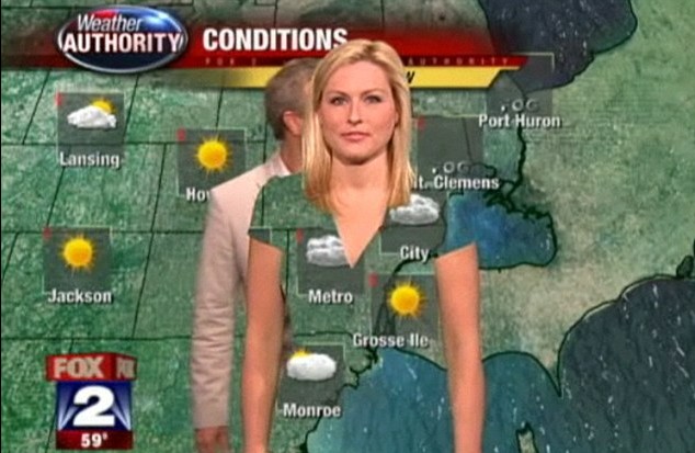 美国天气预报女主播展示穿衣玄机 着装