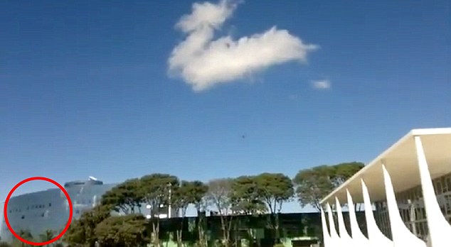巴西飞行员驾幻影2000惹麻烦 低空表演震碎最高法院玻璃