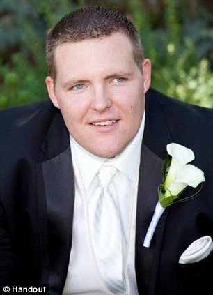 退伍军人为女友档子弹身亡 年轻妈妈躲过劫难