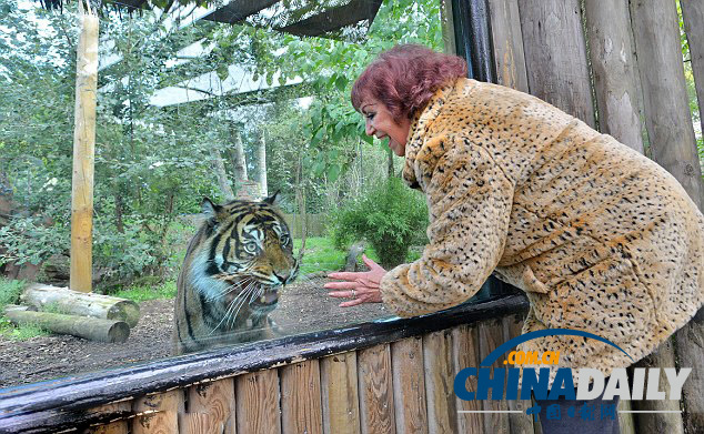 英动物园禁游客穿豹纹防动物困惑