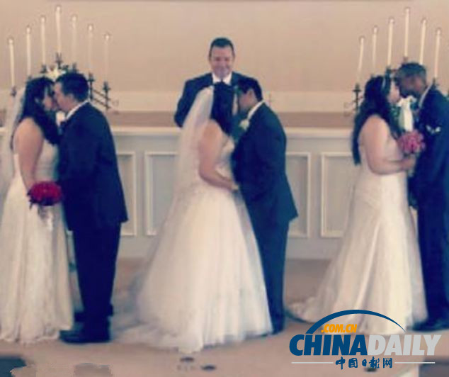 美三姊妹办集体婚礼陪伴患癌母亲