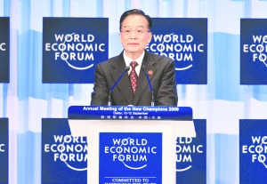 温家宝：不断丰富和完善一揽子计划