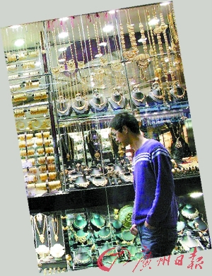 危机后迪拜：奔驰路虎弃机场 劳力士7折甩卖