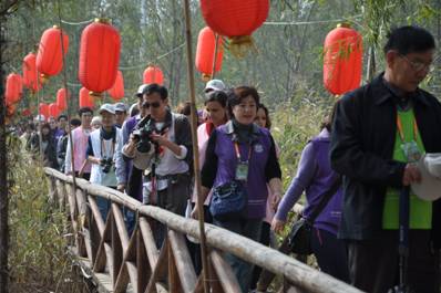 “湿地健走 低碳生活 身心润泽”——2010第五届滕州微山湖湿地中国国际健走节