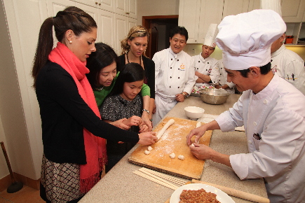 美国驻华使馆晚宴 东西方饮食文化的碰撞
