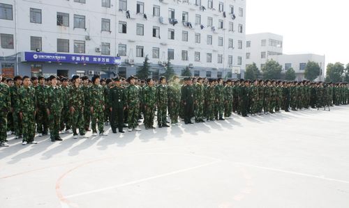 感受90后军训 谁说他们不行？