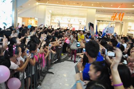 格格驾到!“新还珠”与粉丝约会上海大悦城