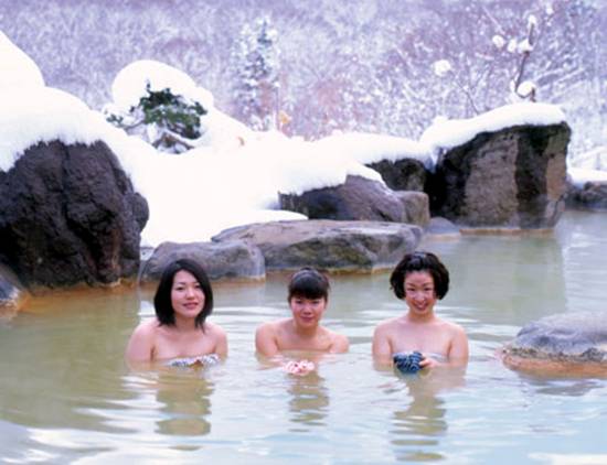 冬日出国泡温泉 带全家人乐享海外新年