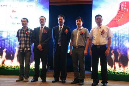 淘鞋网携手招行推联名卡 特步韩庚2代潮鞋同步