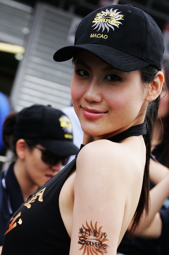 一流风景线 性感惹火的赛车女郎【组图】