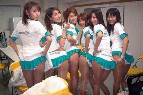 一流风景线 性感惹火的赛车女郎【组图】