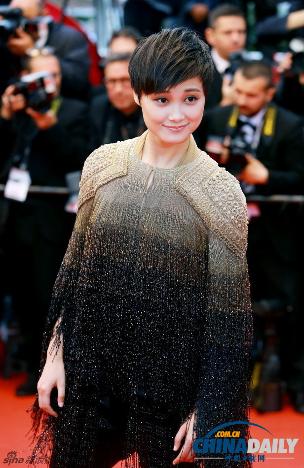 李宇春戛纳再走红毯 8公斤礼服展中性风不失女人味
