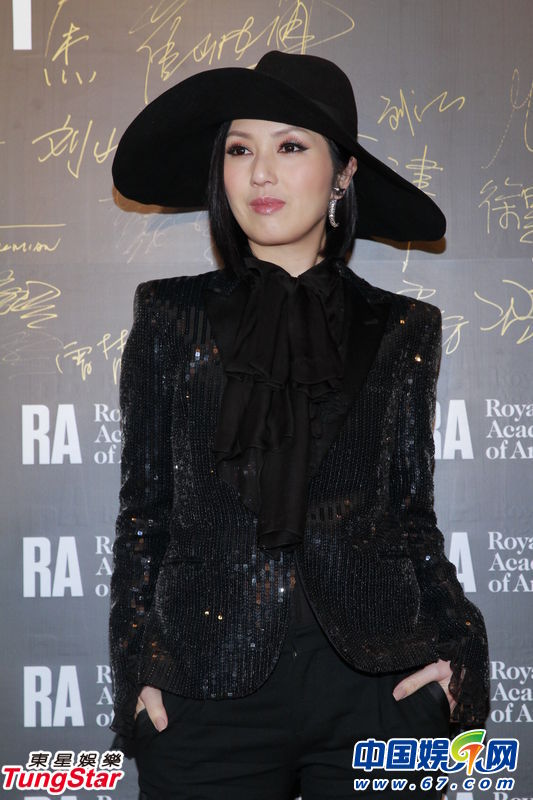 芭莎红毯众女星争艳 整容失败女星抢镜 鲁豫激瘦