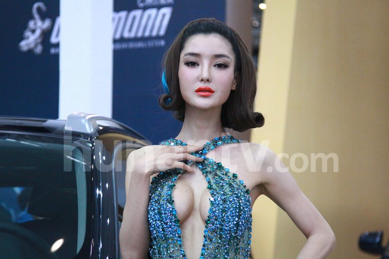 靓丽车模惊艳武汉华中车展 盘点车模“妖孽”造型