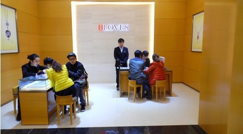 婚庆旺季来袭 珠宝品牌较劲