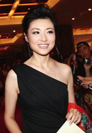 嫁豪门的央视女主播大pk 张蕾青春靓丽