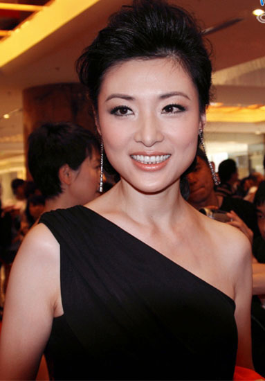 嫁豪门的央视女主播大pk 张蕾青春靓丽