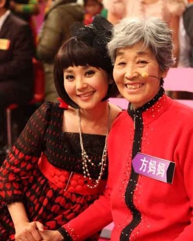 嫁豪门的央视女主播大pk 张蕾青春靓丽