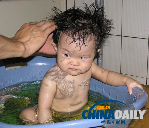 盘点绝对让父母疯掉的孩子们【组图】
