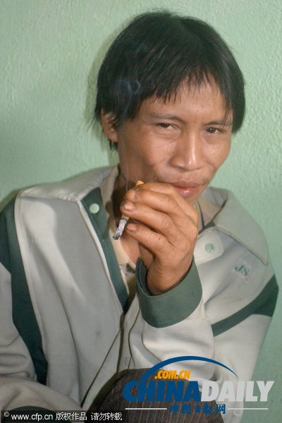 越南一对父子为躲越战森林隐居40年后被发现(图)
