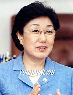 韩总统提名执政党女议员韩明淑为总理