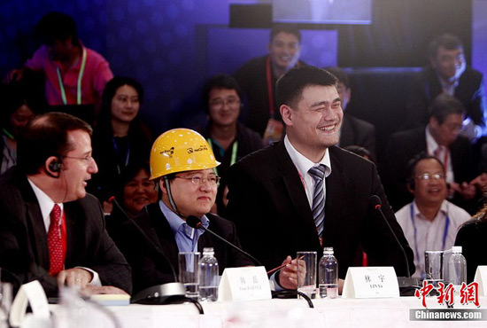 芮成钢质疑姚明与市委书记收入差距大遭姚明反