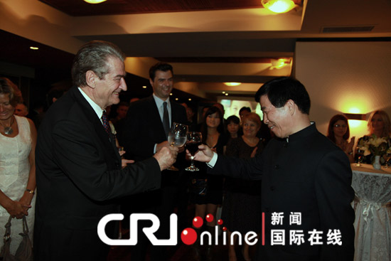 中国驻阿尔巴尼亚使馆举行国庆63周年招待会