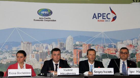APEC峰会国际青年论坛在符拉迪沃斯托克开幕