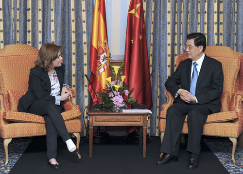 胡锦涛会见西班牙副首相萨恩斯·德圣玛丽亚