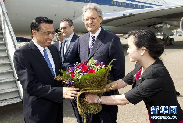 李克强抵达莫斯科谢列梅捷沃机场